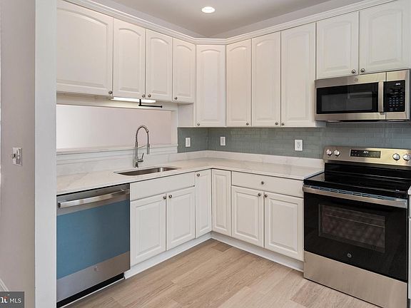 4th image of 512 Auckland Way