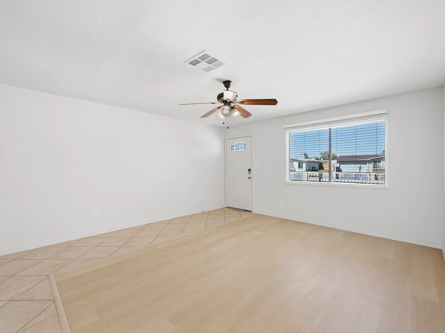 4 bed, 1732 sqft, $2,295 — Photo 3