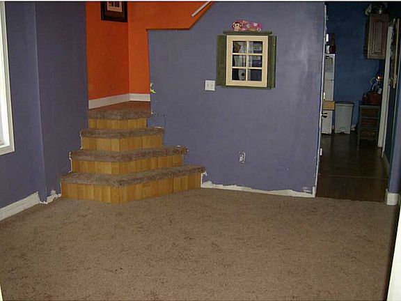 4th image of 2840 Winthrop Ave