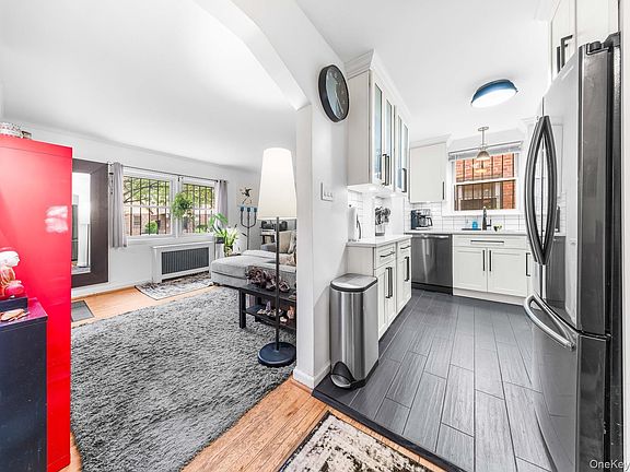 5th image of 8318 164 Street