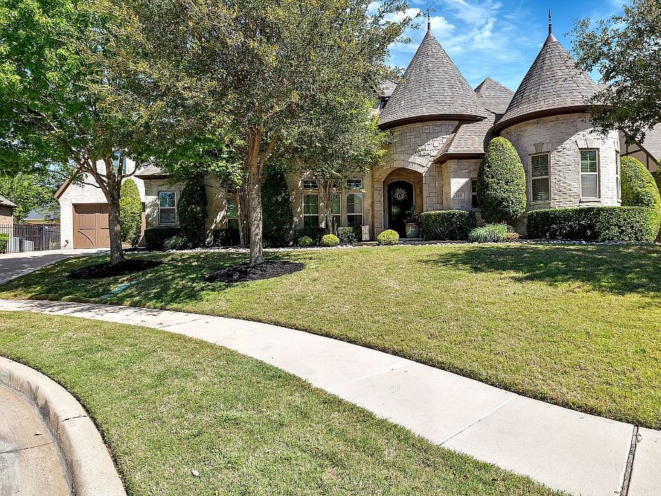 1st image of 820 Regina Ct
