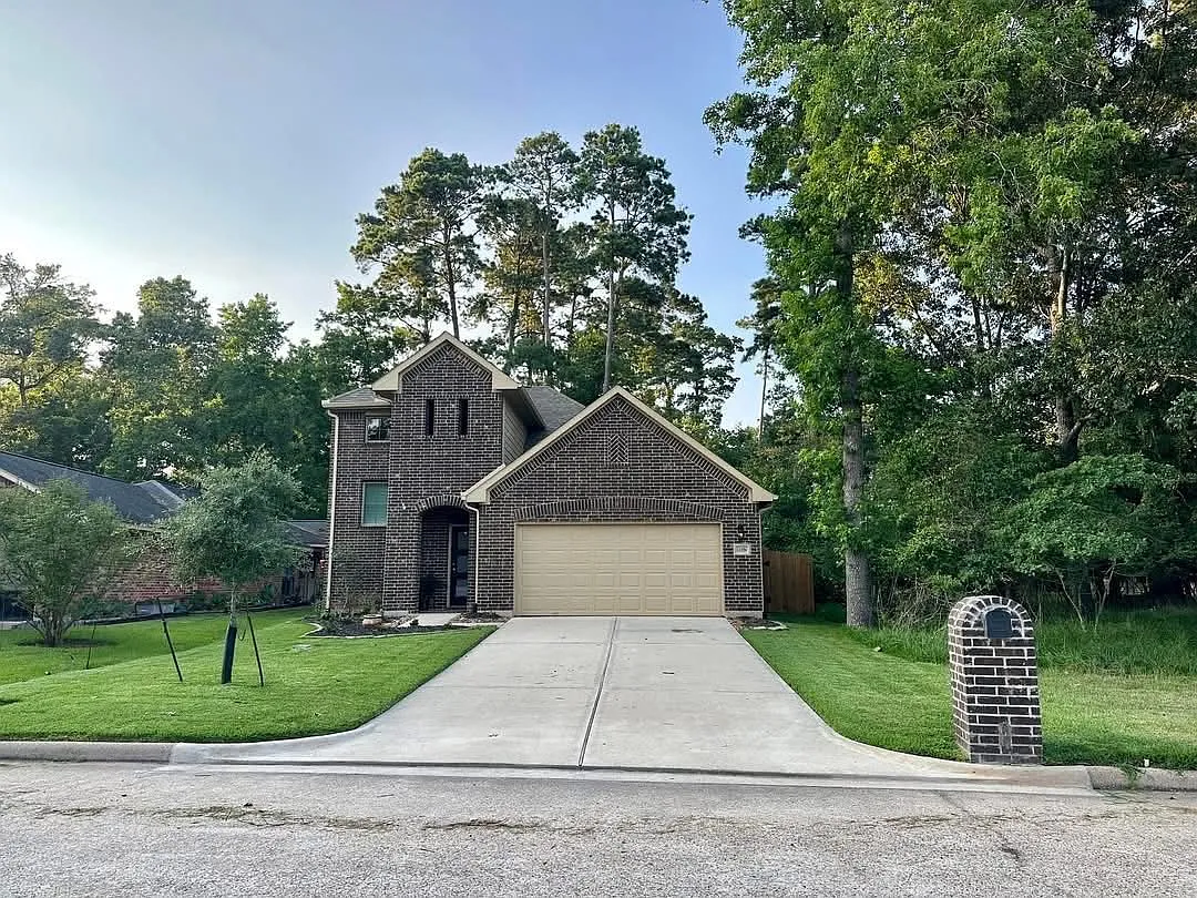 3 bed, 2.5 bath, 1897 sqft, $2,400 — Photo 1