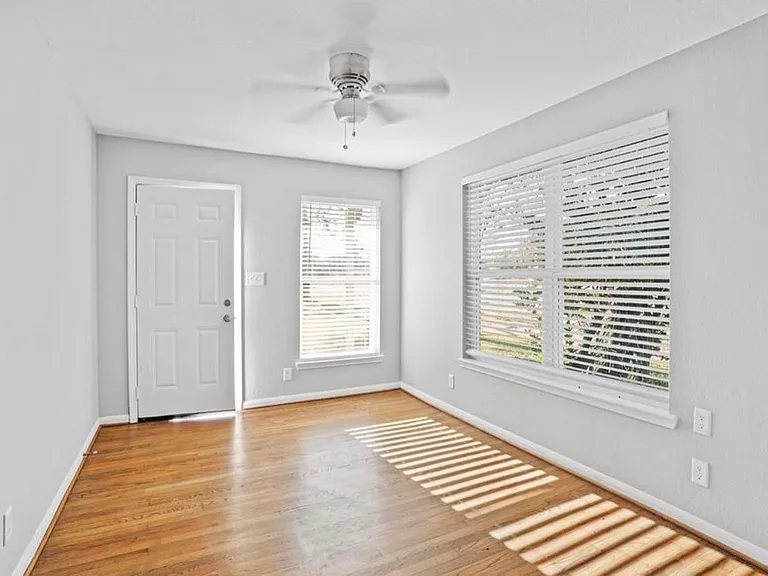 819 Oak St #4 — Photo 1