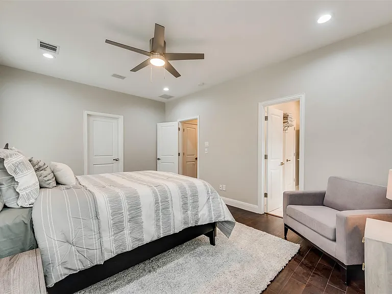 2902 N Pearl St — Photo 24