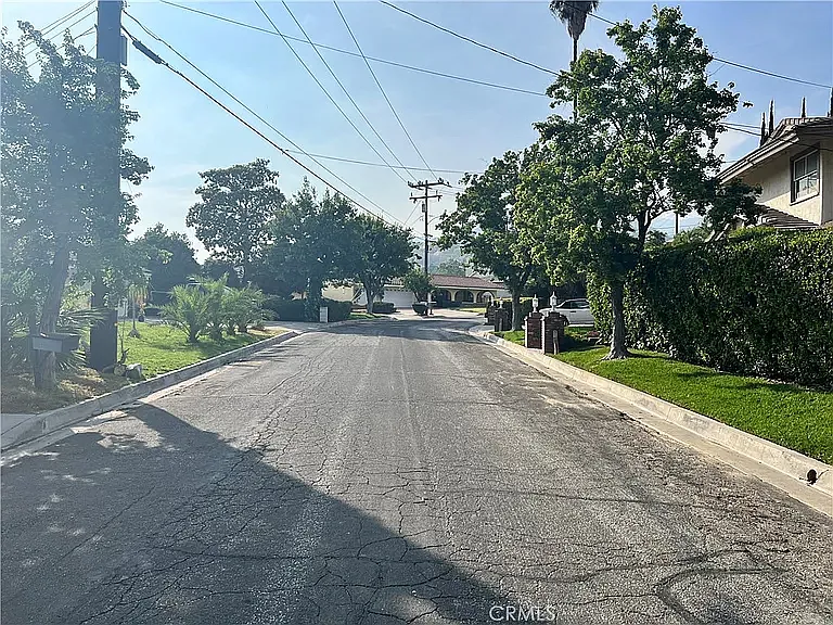 4750 Mariposa Dr — Photo 3