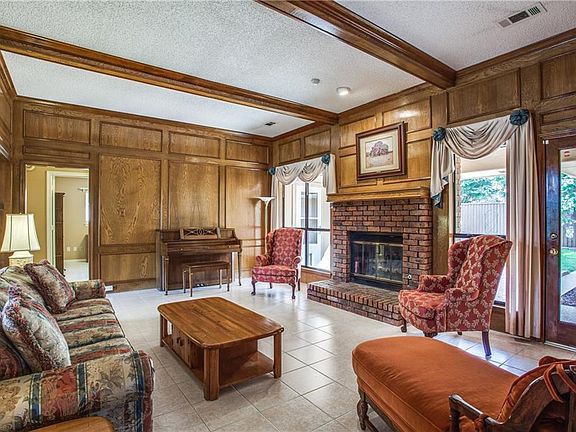 4th image of 3306 Greenview Dr