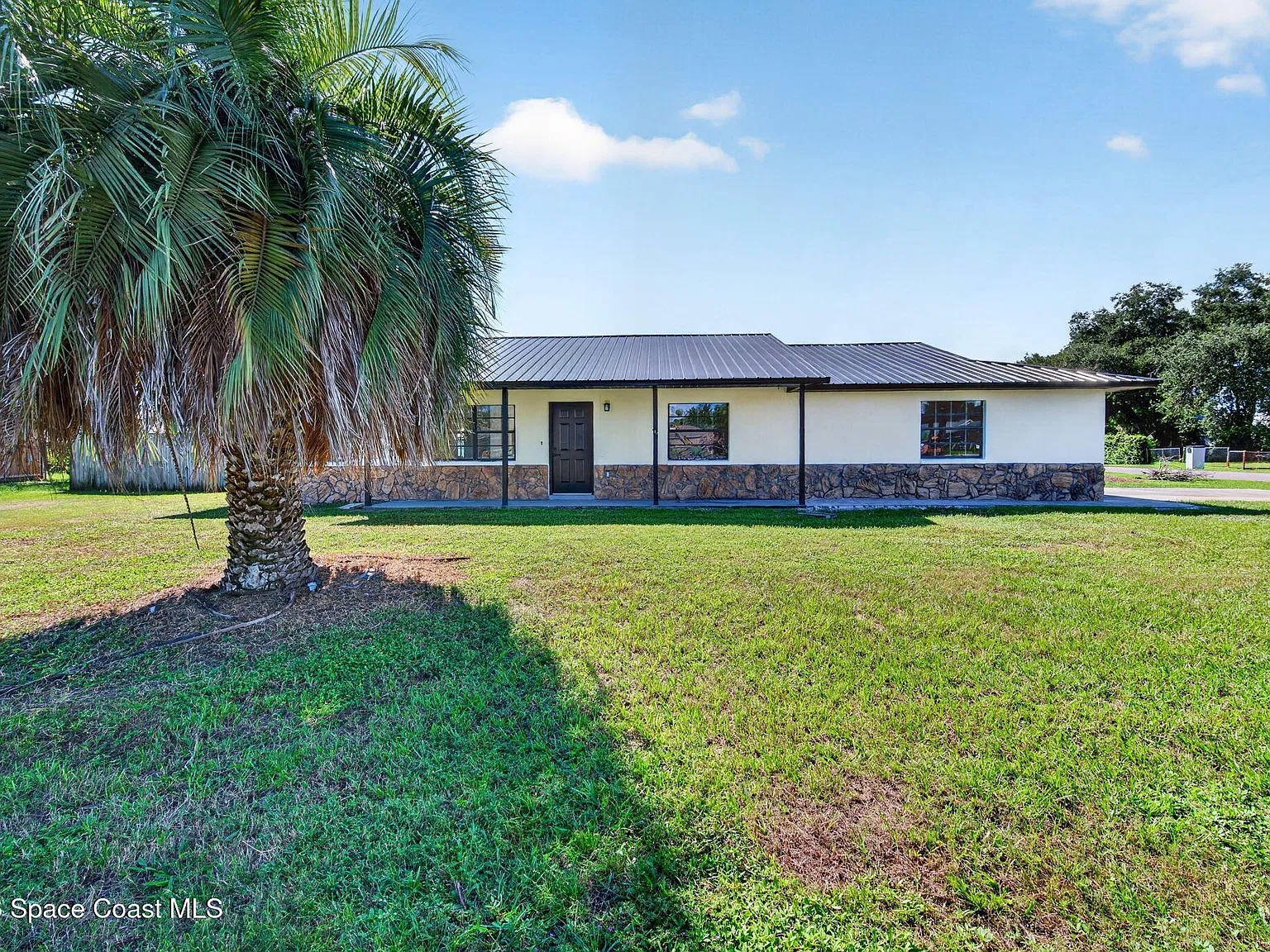 3 bed, 2.0 bath, 1230 sqft, $2,500 — Photo 2