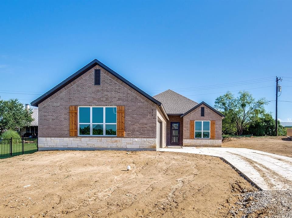 1st image of 319 Green Meadow Dr