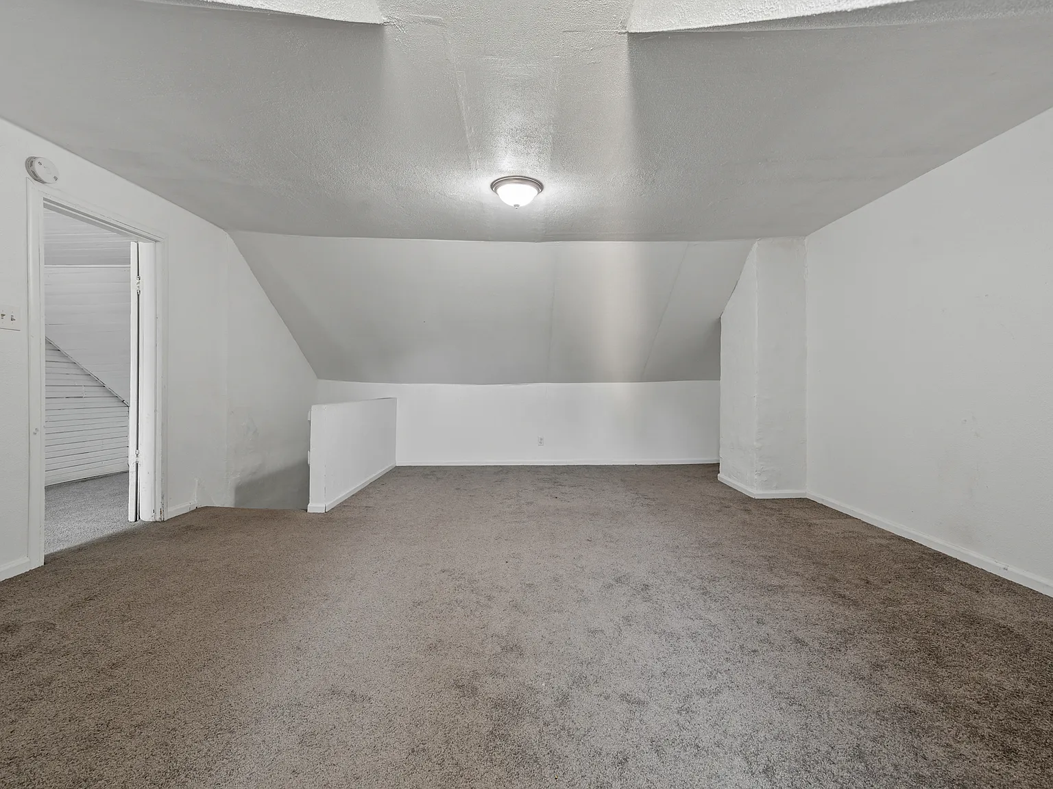 5 bed, 2098 sqft, $1,895 — Photo 3