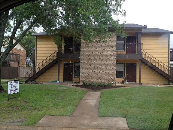 3rd image of 715 Wellesley Ct APT A