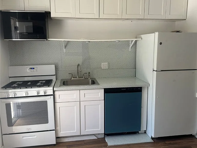 2174 N Beverly Glen Blvd — Photo 6