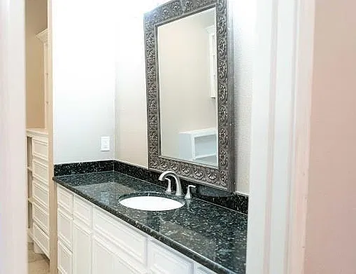 3 bed, 2.0 bath, 1515 sqft, $1,700 — Photo 4