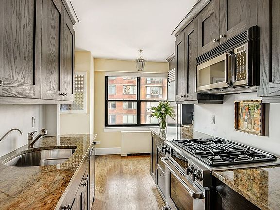 4th image of 301 E 64th St Unit Phb