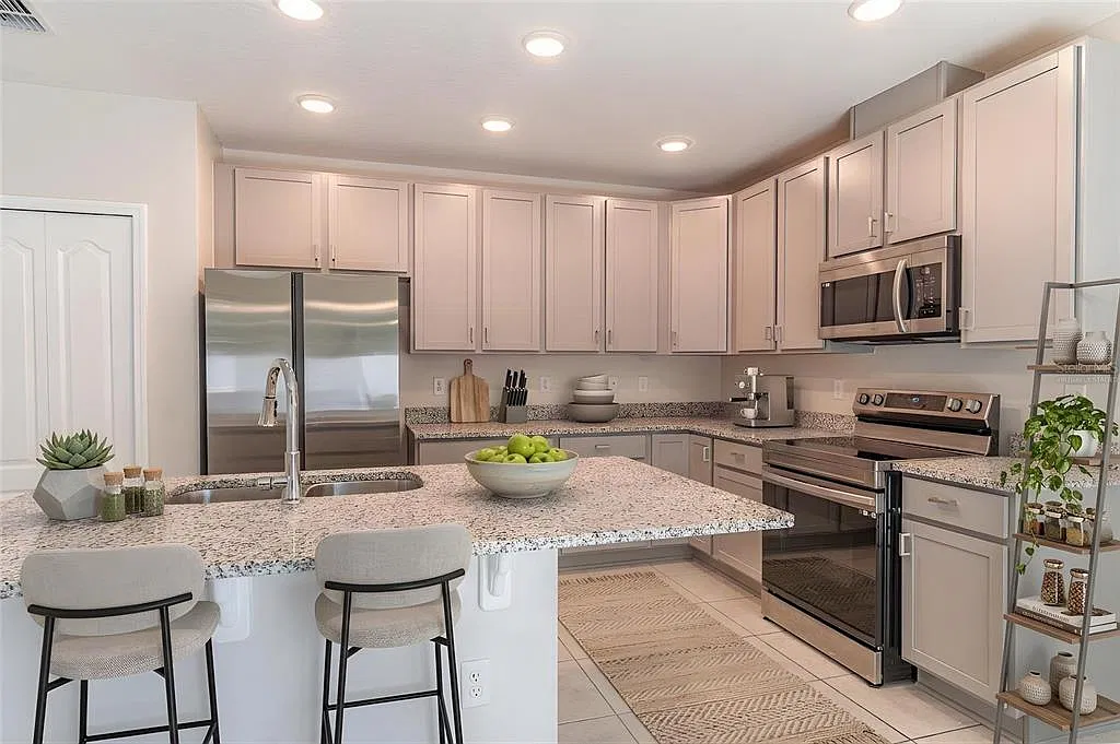 3 bed, 2.0 bath, 1425 sqft, $1,975 — Photo 4