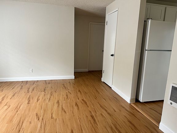 3rd image of 3606 Lincoln Ave APT D