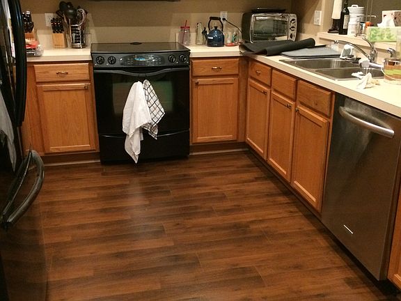 Kitchen. New floors!