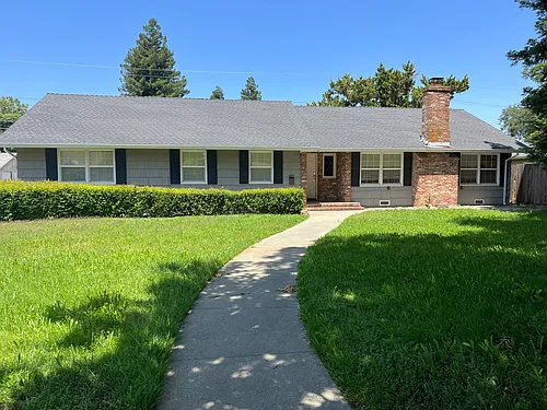 690 W B St Photo 1