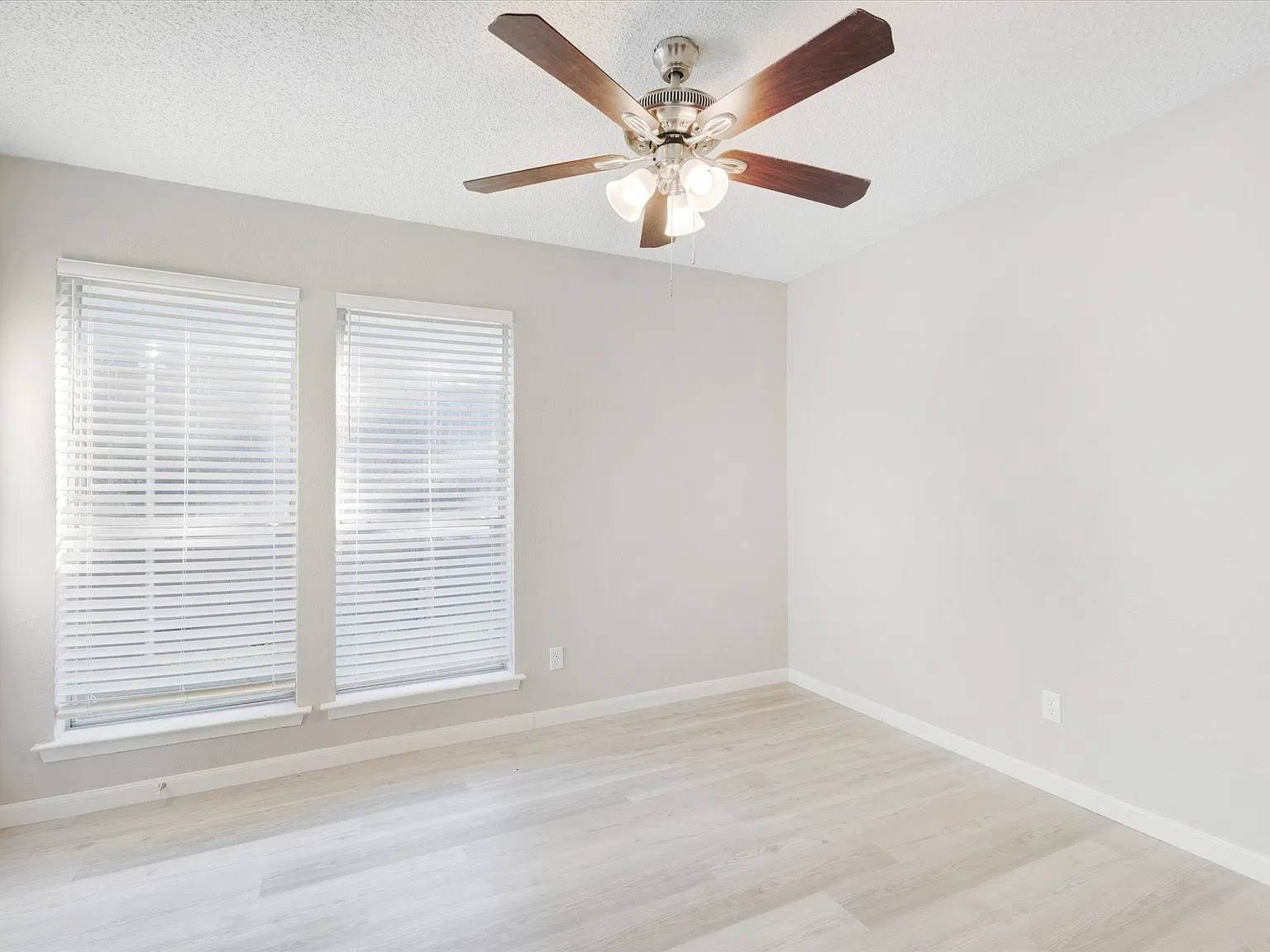 3 bed, 1895 sqft, $2,300 — Photo 3