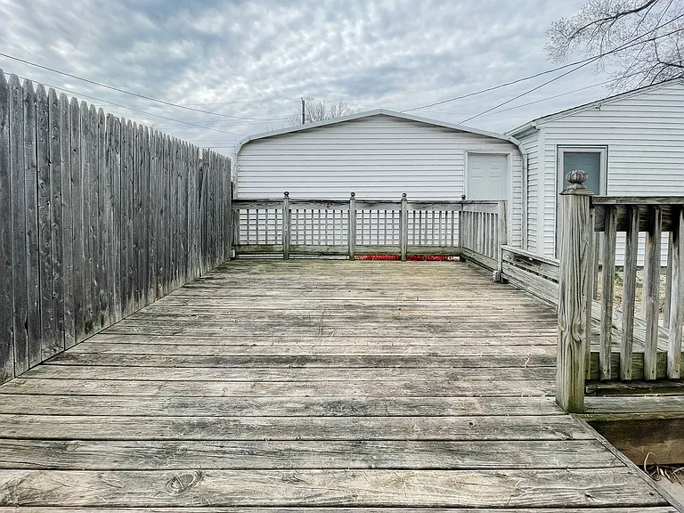 1317 W Memorial Dr — Photo 10