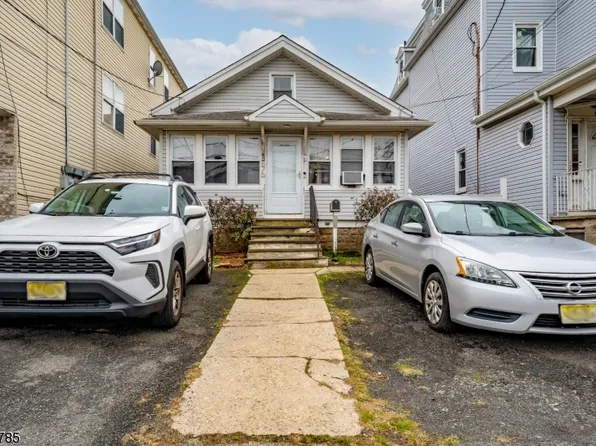 676 Grove St, Elizabeth City, NJ 07202