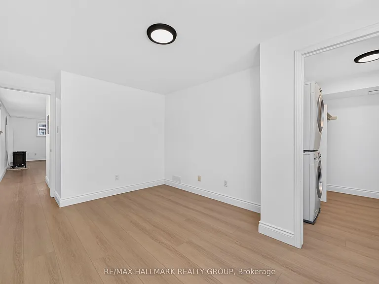 44 Centrepointe Dr — Photo 21