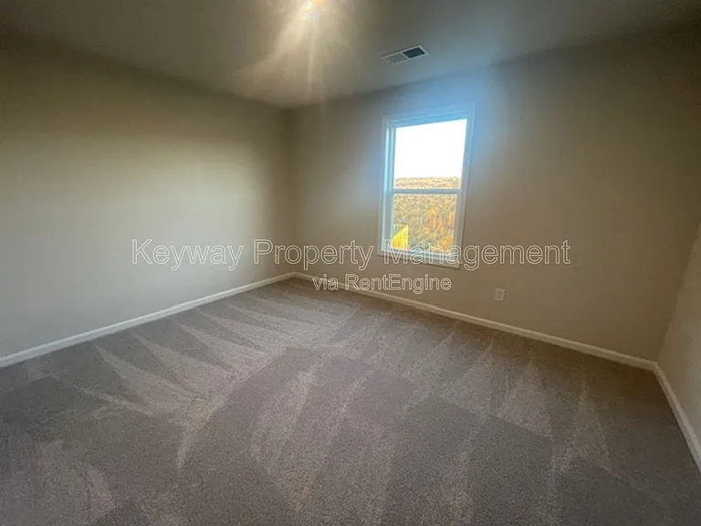 810 Manitou Cir — Photo 13