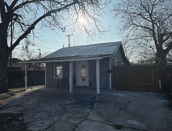 2nd image of 3609 S Pine St
