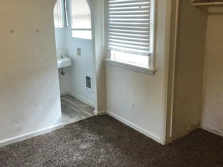 930 W Main St — Photo 10