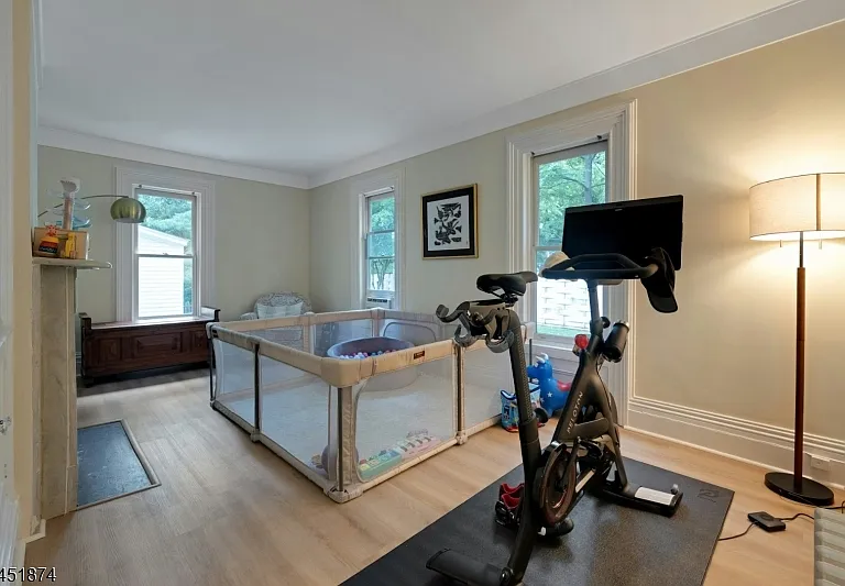 8 Franklin Pl — Photo 17