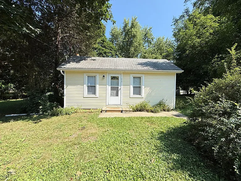 906 Helena Ave — Photo 1