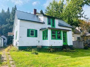 402 Marquette St, Ishpeming, MI 49849