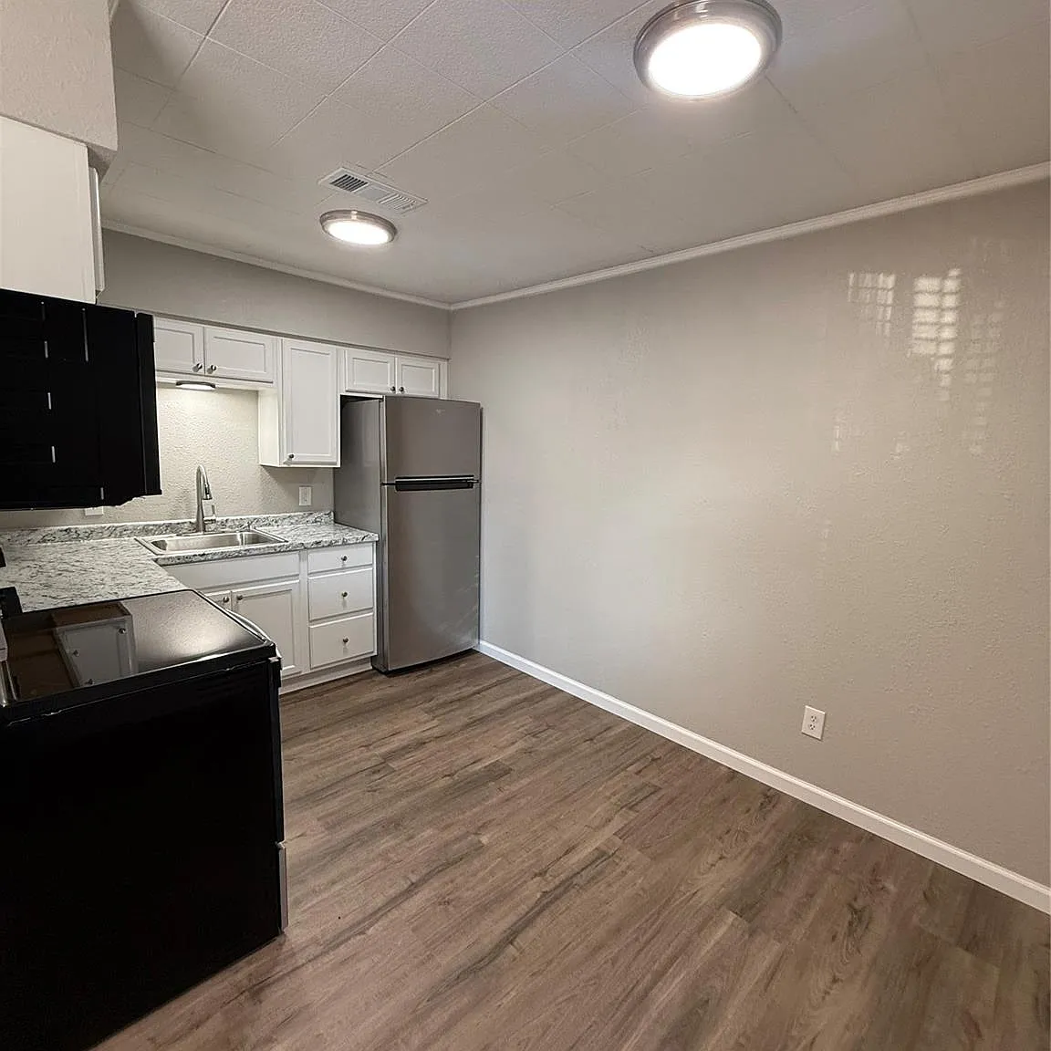 1 bed, 1.0 bath, 550 sqft, $799 — Photo 2