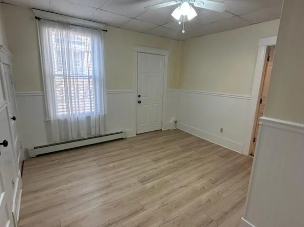 28 Windsor St APT 3, Worcester, MA 01605