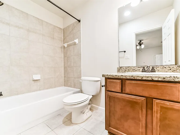 1117 Saint Agnes St #E — Photo 10