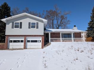 805 8th Ave NW, Jamestown, ND 58401