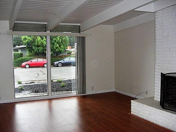 3rd image of 304 Holly Dr