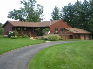 1834 Columbus Rd, Lansing, IA 52151