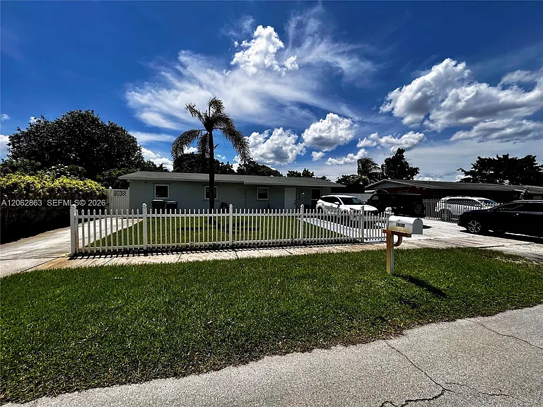 19302 NW 47th Pl — Photo 6