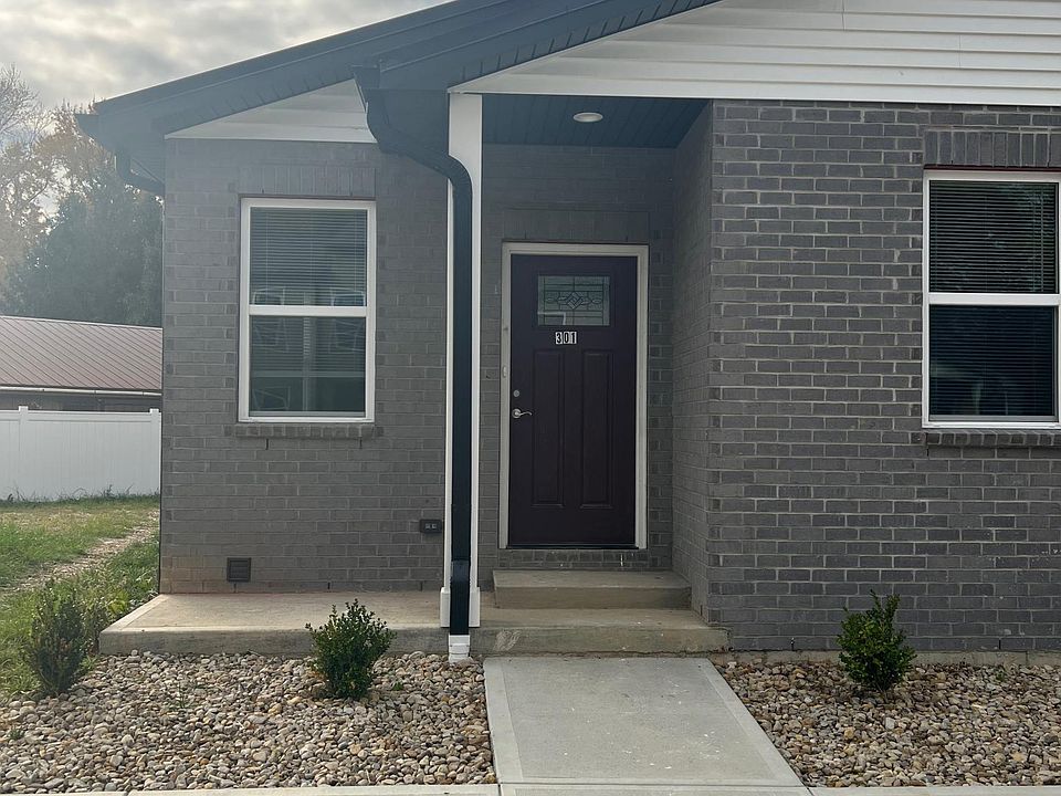 1st image of 404 Court Yard Ln