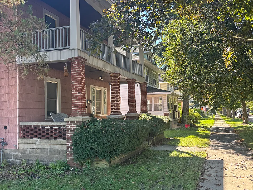 1572 Hamilton Ave NW #2