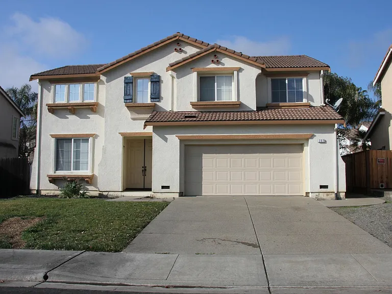 727 Sunlight Dr — Photo 1