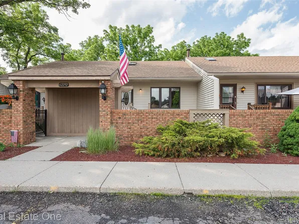 62292 Yorktown Dr #2, South Lyon, MI 48178