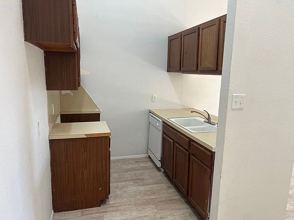 4th image of 141 N Troy Ave #141A