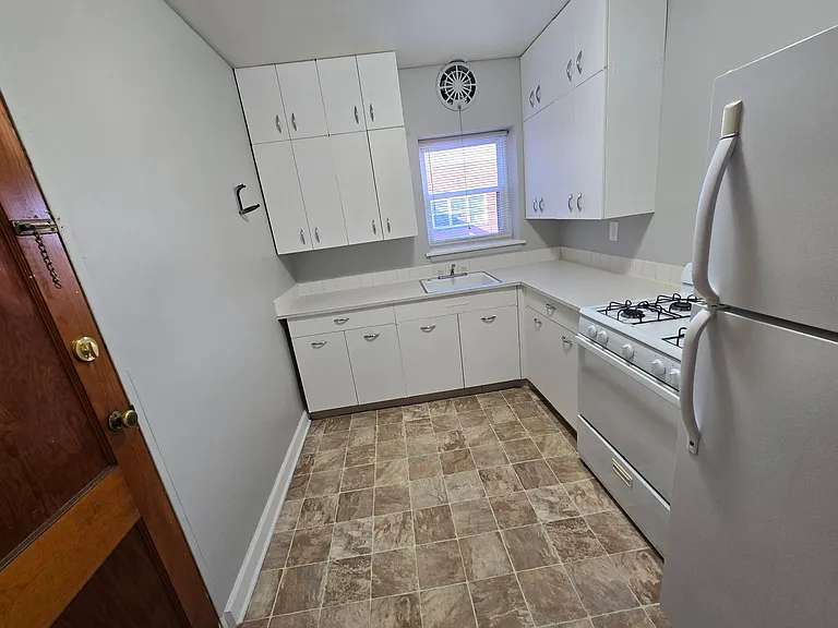 808 State St — Photo 6