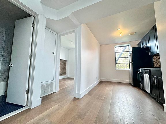 4th image of 843 Dekalb Ave APT 4B