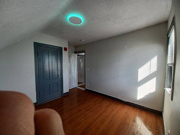 5th image of 166 Wood St Floor 3