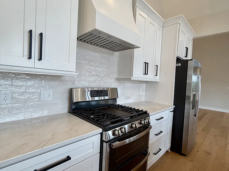 204 Crest Ridge Ct — Photo 12