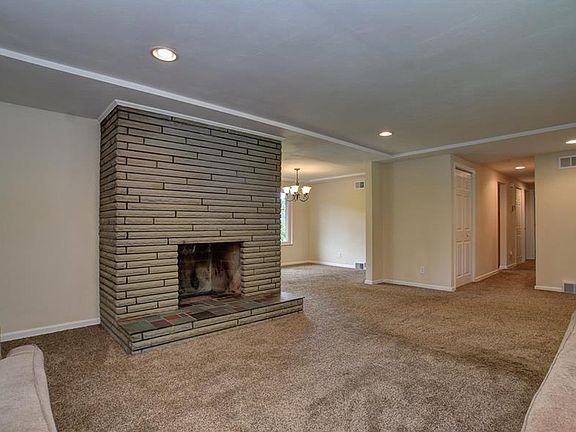 4th image of 2203 Pleasant Dr