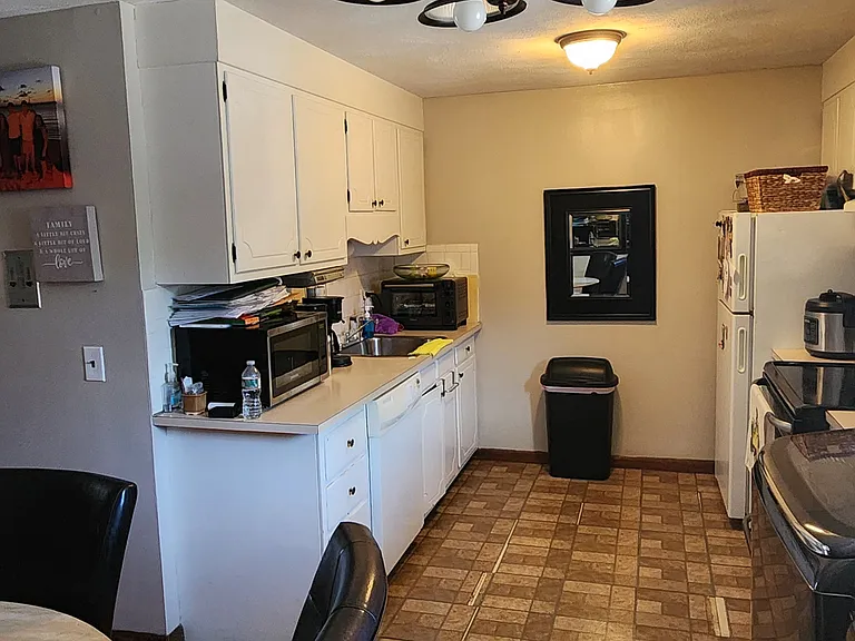 155 Pleasant St #B11 — Photo 12