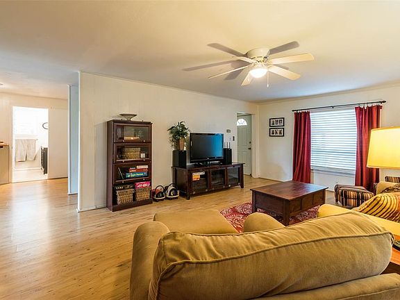 5th image of 150 Eton Dr